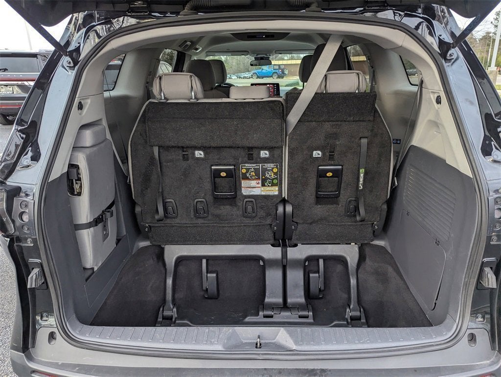 2024 Toyota Sienna LE