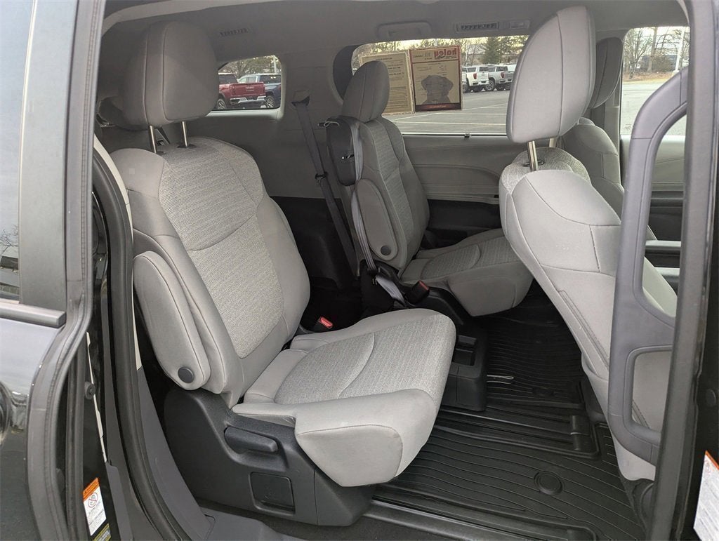 2024 Toyota Sienna LE