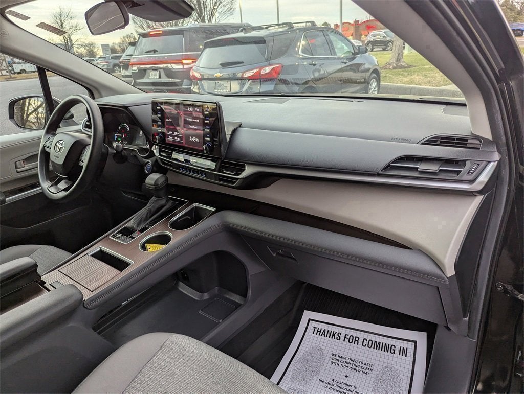 2024 Toyota Sienna LE