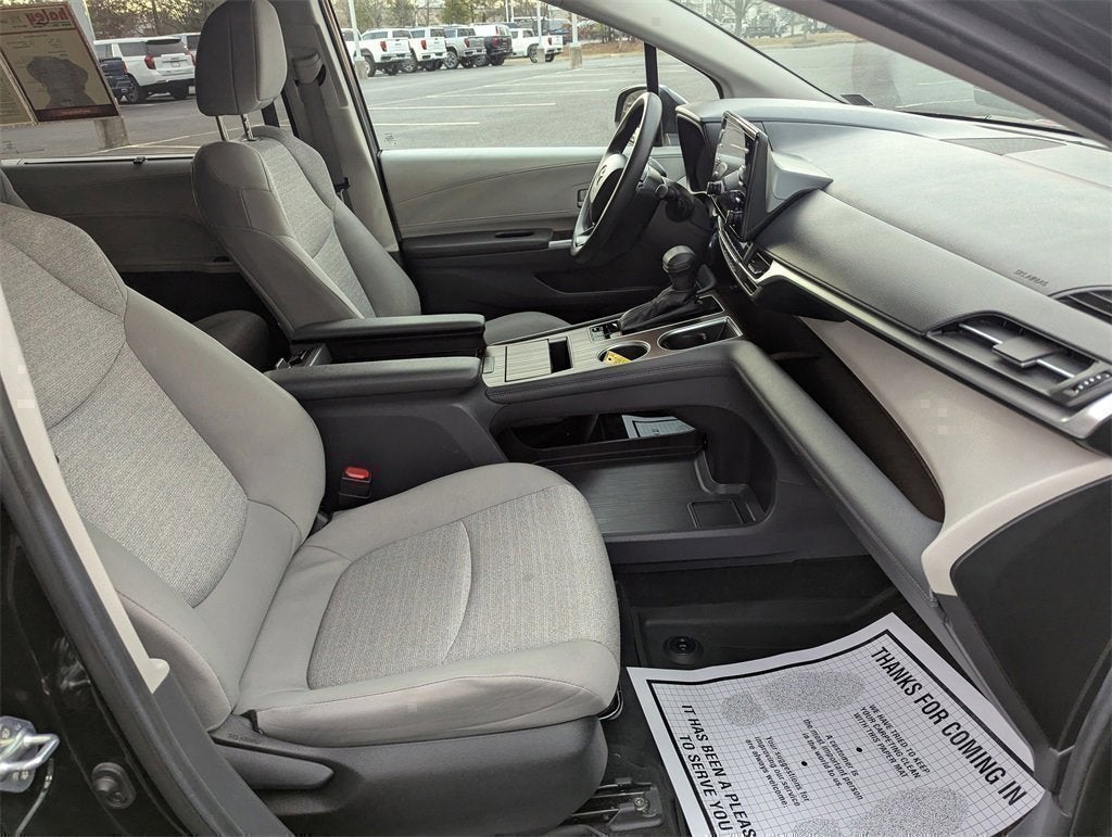 2024 Toyota Sienna LE