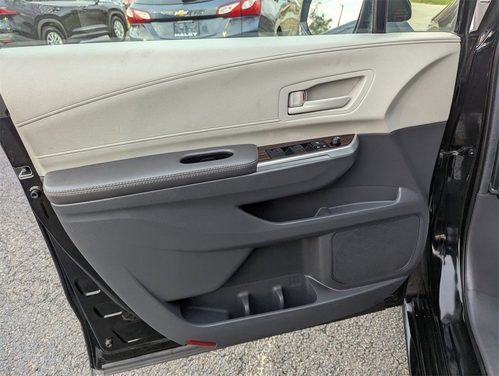 2024 Toyota Sienna LE