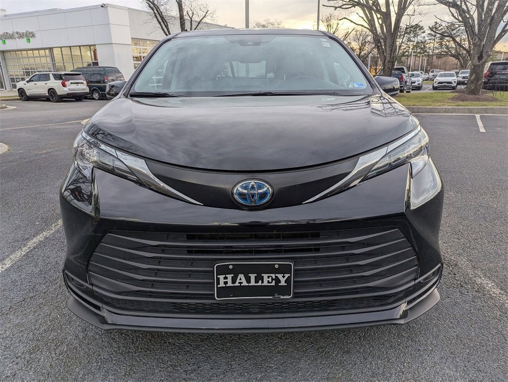 2024 Toyota Sienna LE