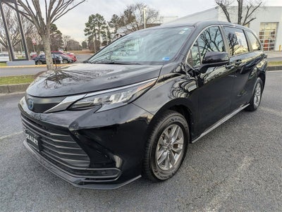 2024 Toyota Sienna LE