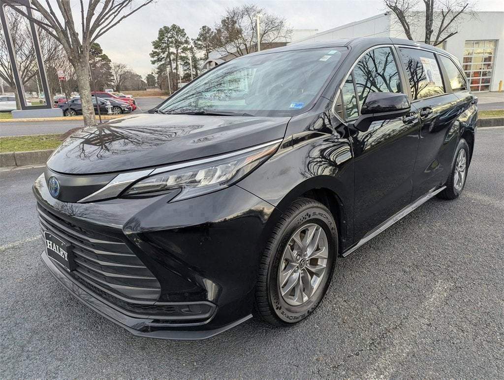 2024 Toyota Sienna LE