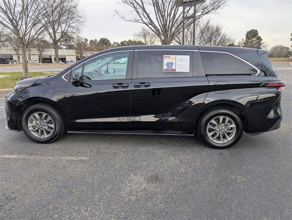 2024 Toyota Sienna LE