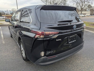 2024 Toyota Sienna LE