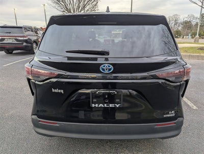 2024 Toyota Sienna LE