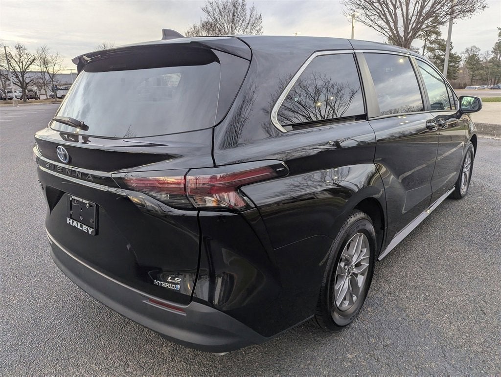 2024 Toyota Sienna LE
