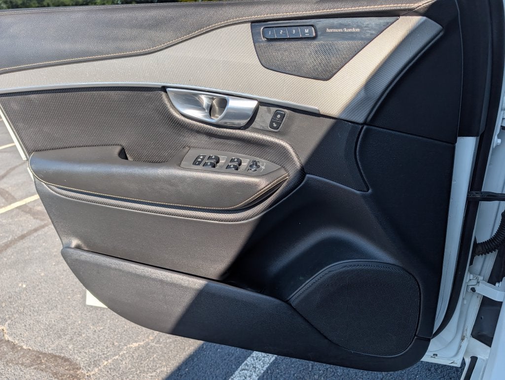 2019 Volvo XC90 T6 R-Design