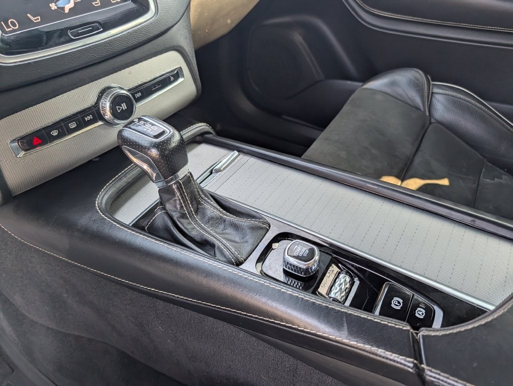 2019 Volvo XC90 T6 R-Design