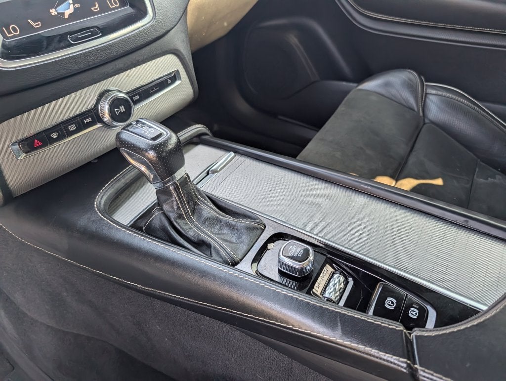2019 Volvo XC90 T6 R-Design