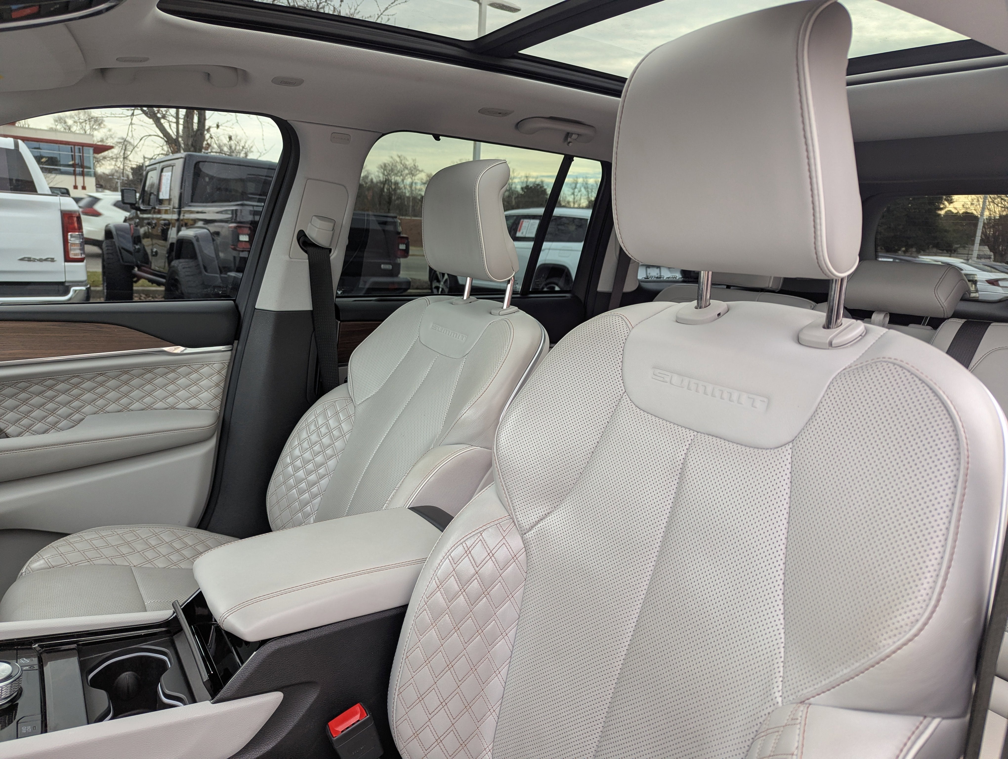 2022 Jeep Grand Cherokee Summit