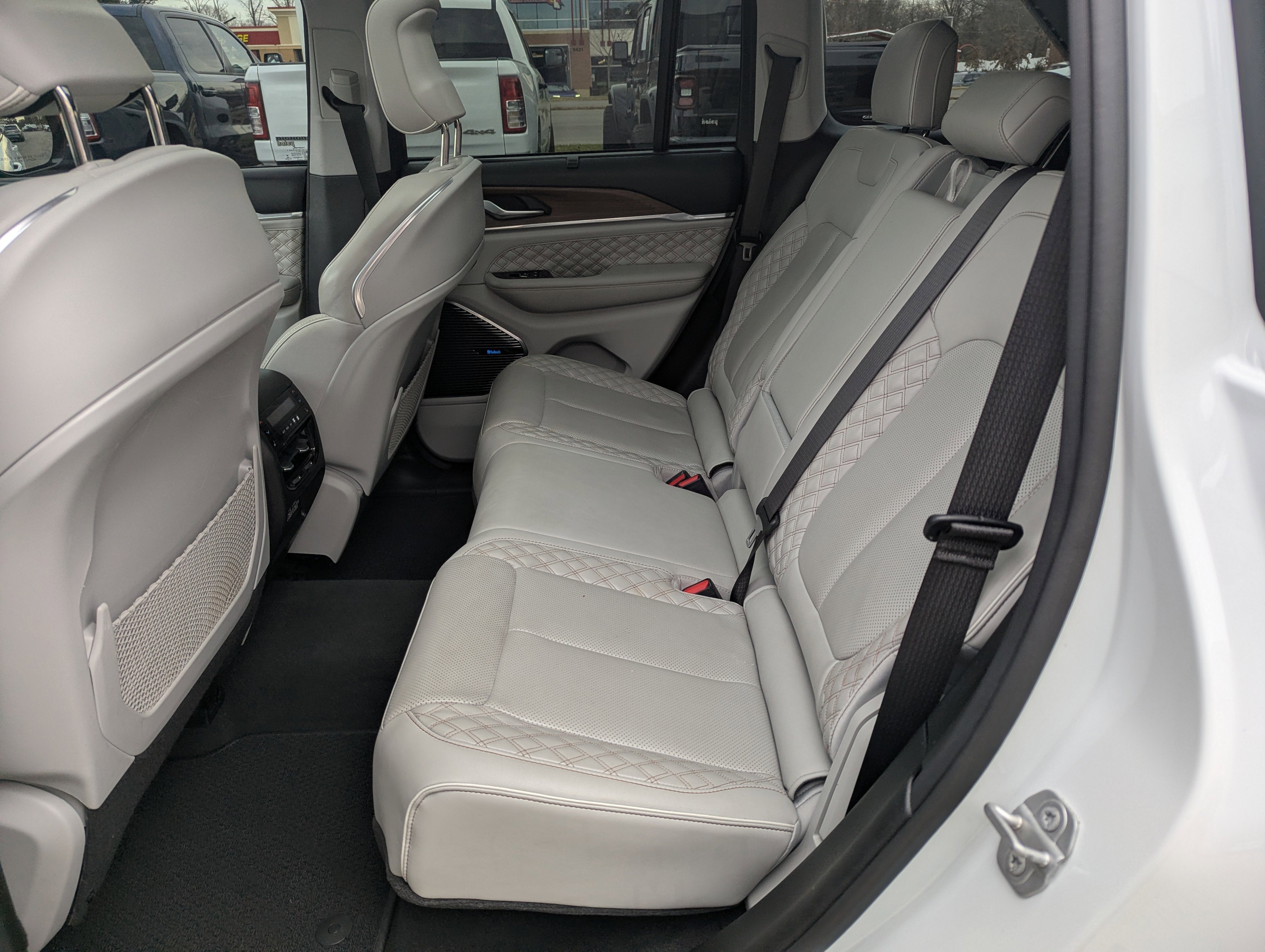 2022 Jeep Grand Cherokee Summit