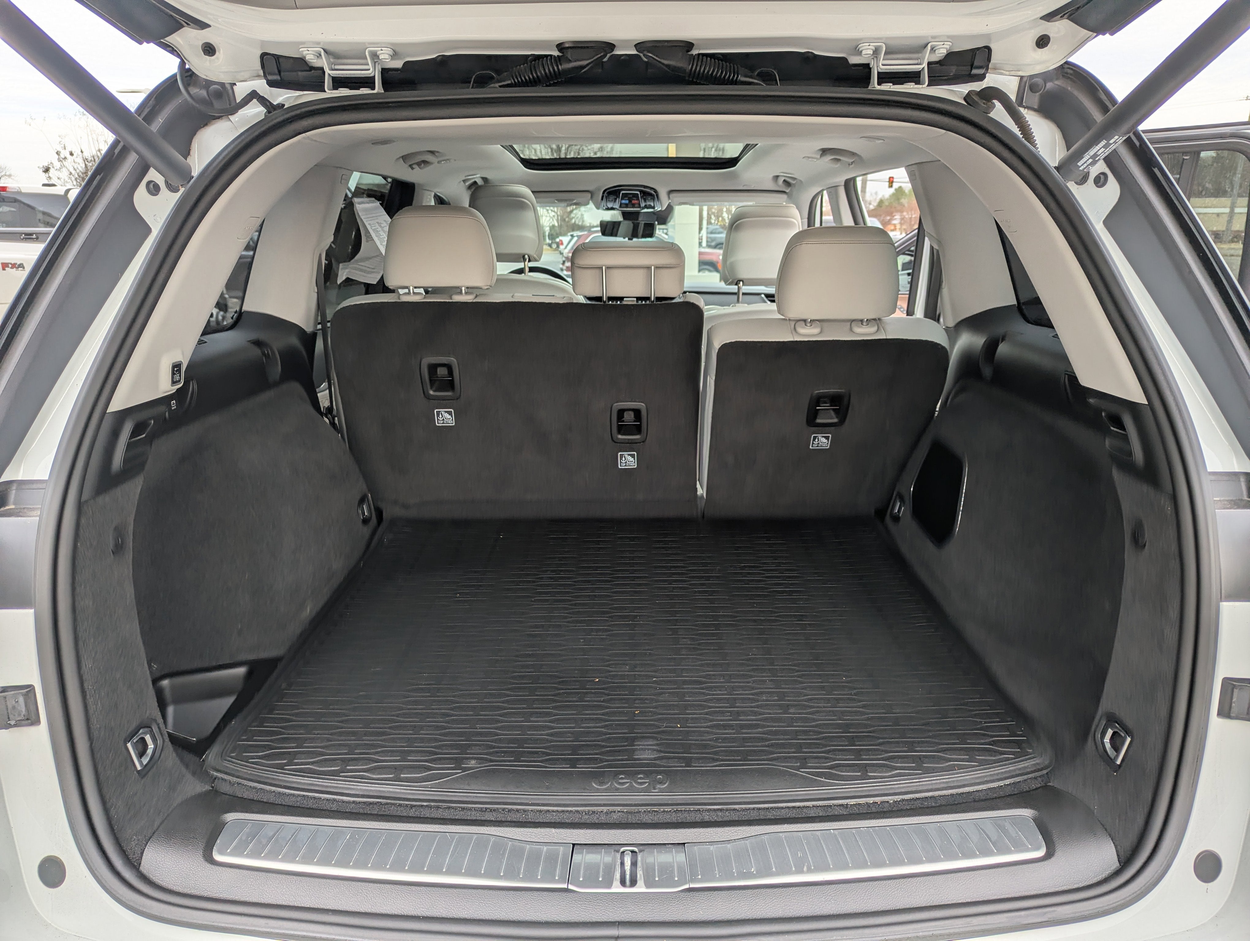 2022 Jeep Grand Cherokee Summit