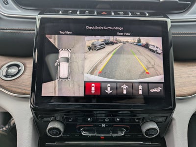 2022 Jeep Grand Cherokee Summit