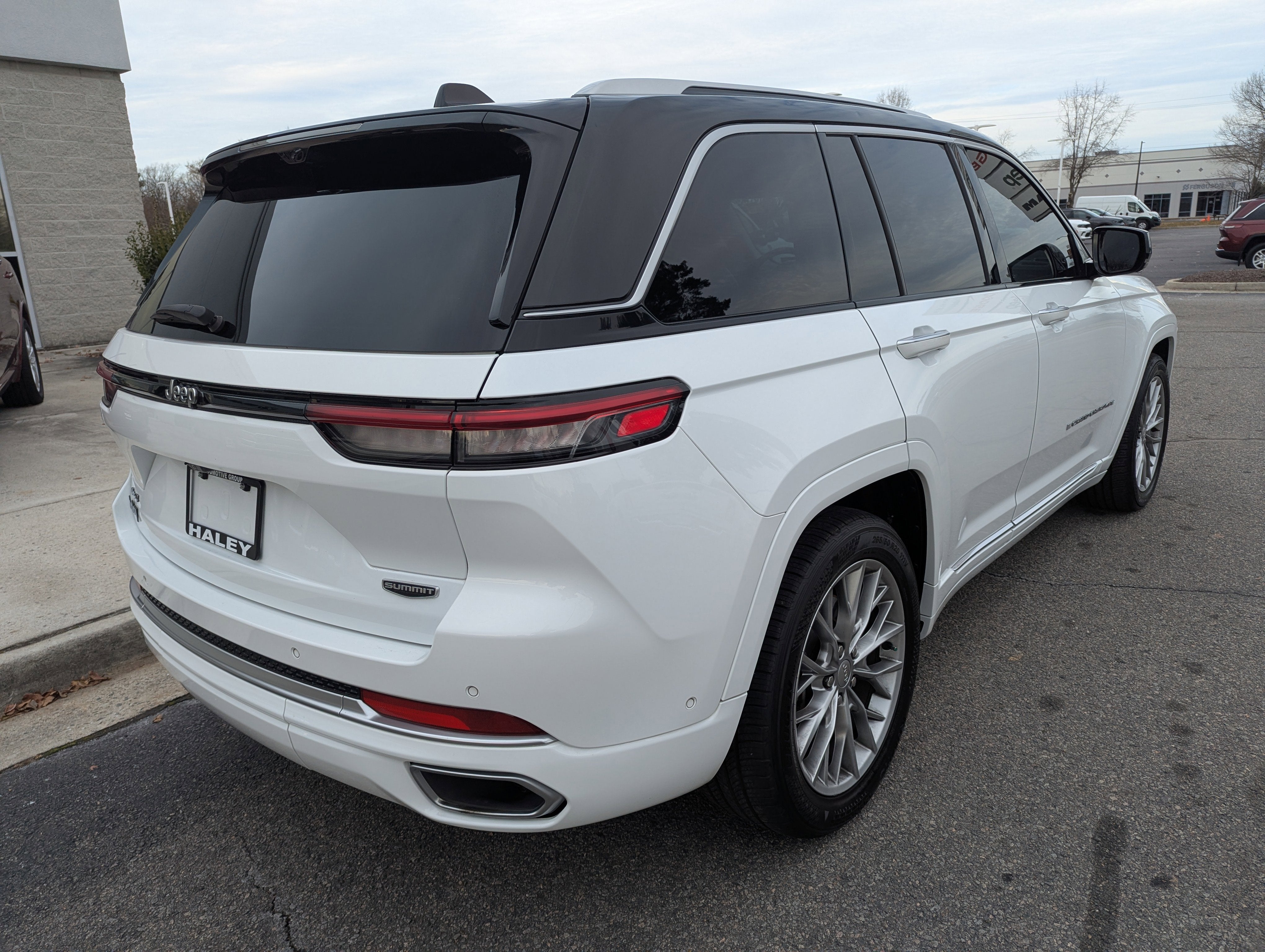 2022 Jeep Grand Cherokee Summit