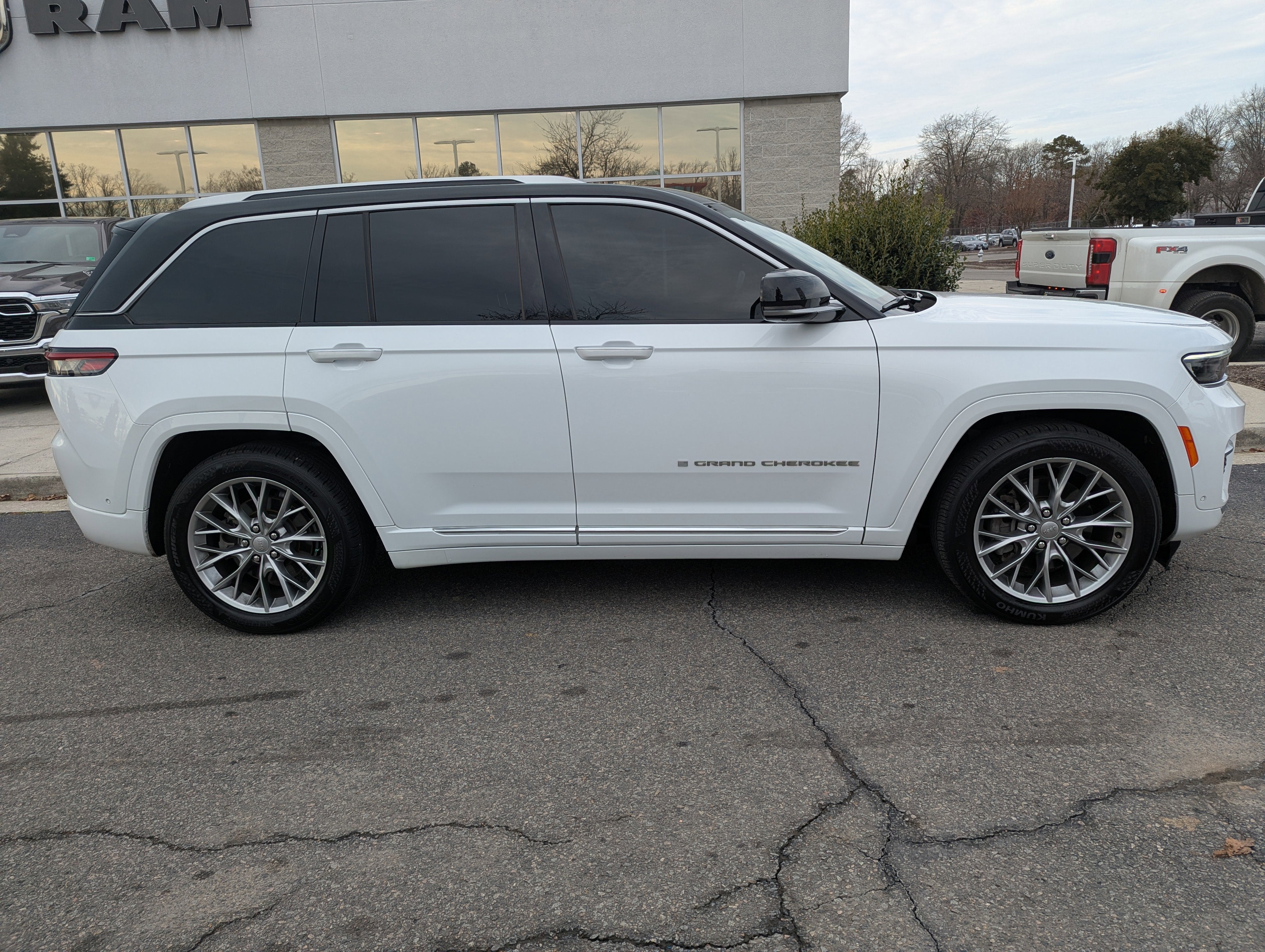 2022 Jeep Grand Cherokee Summit