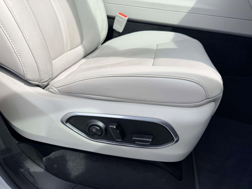 2024 Jeep Wagoneer L Base