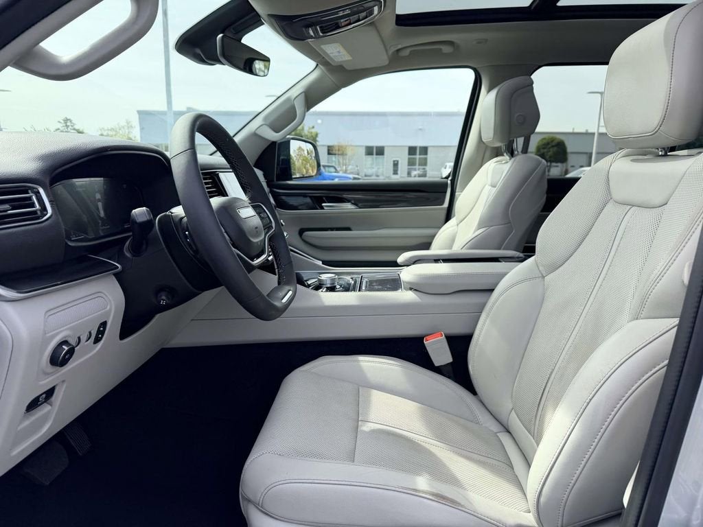 2024 Jeep Wagoneer L Base