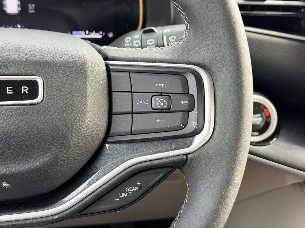 2024 Jeep Wagoneer L Base