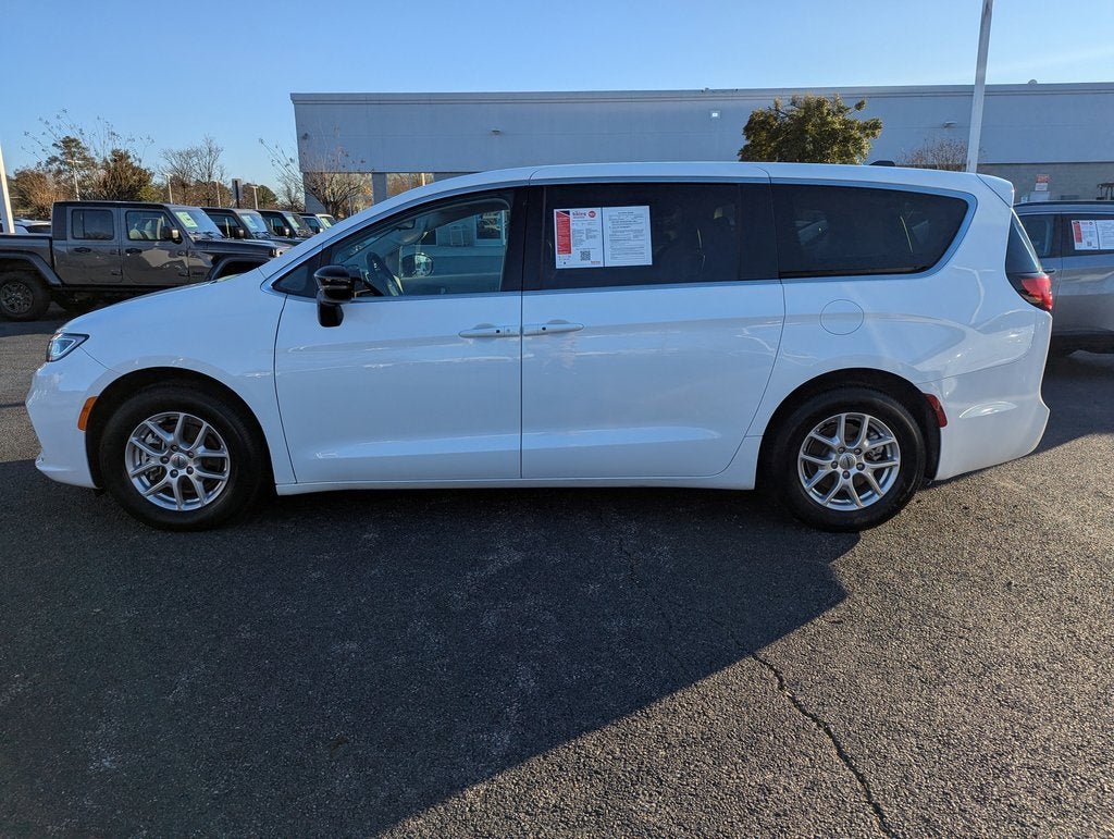2024 Chrysler Pacifica Touring L