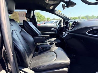 2023 Chrysler Pacifica Hybrid Touring L