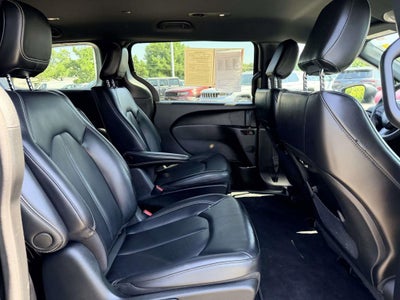 2023 Chrysler Pacifica Hybrid Touring L