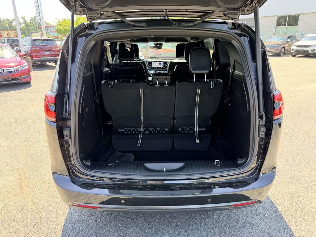 2023 Chrysler Pacifica Hybrid Touring L
