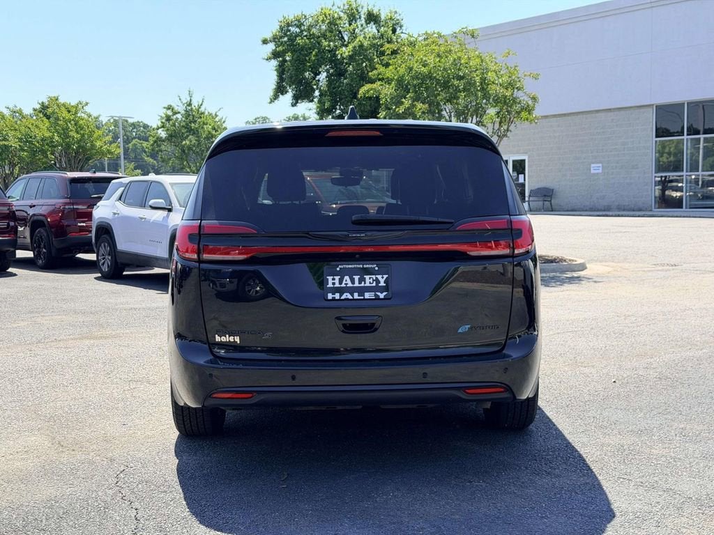 2023 Chrysler Pacifica Hybrid Touring L