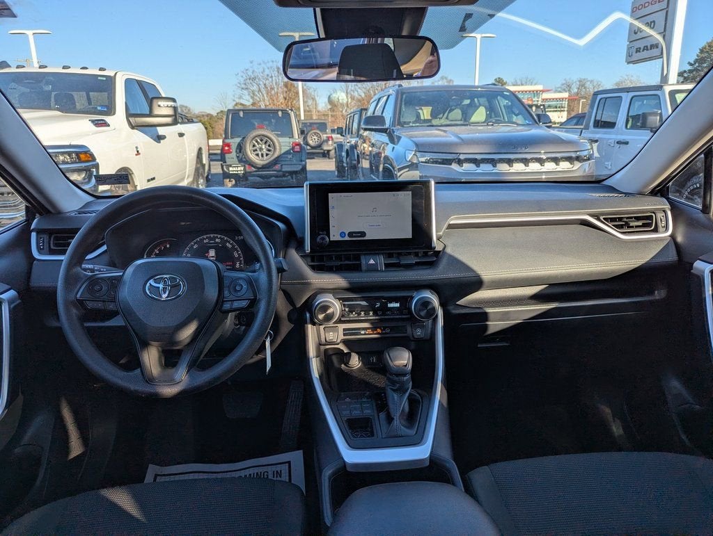 2025 Toyota RAV4 LE