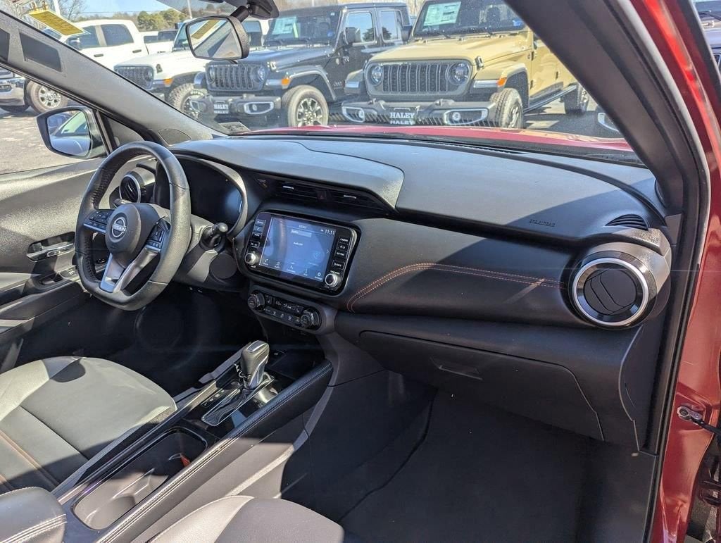 2023 Nissan Kicks SR