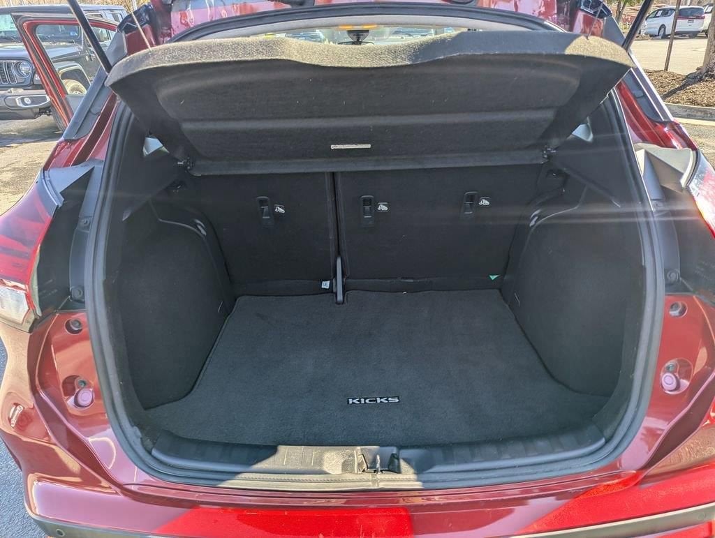 2023 Nissan Kicks SR